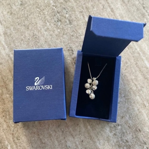 Swarovski Flirt Cluster Pendant Necklace - Picture 2 of 8